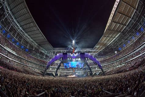 Concert de Shakira au Stade de France: Une soirée endiablée avec la reine de la bachata!